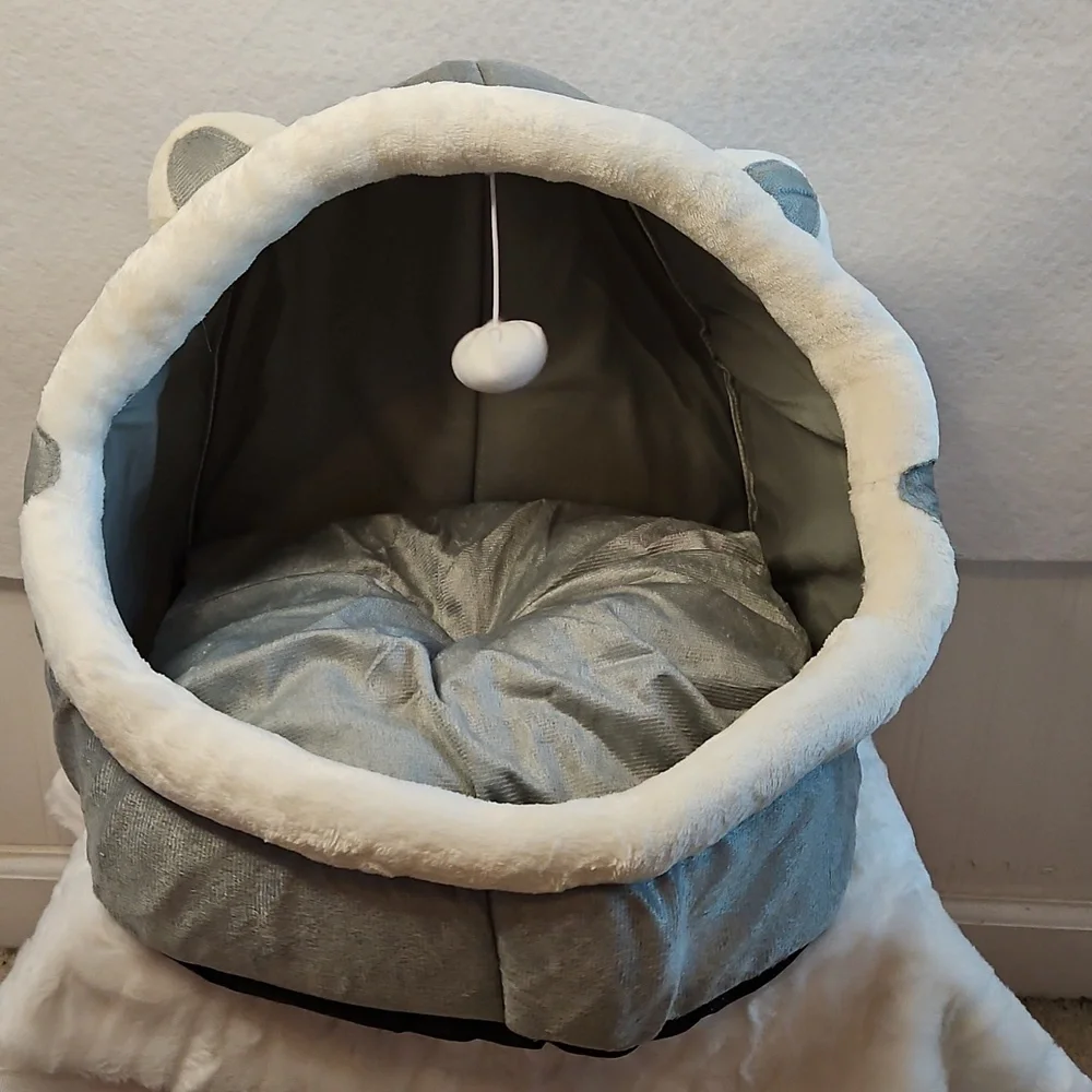 Brand New Gray and White Kitten Cat bed with Hanging Pom Pom Ball for Play